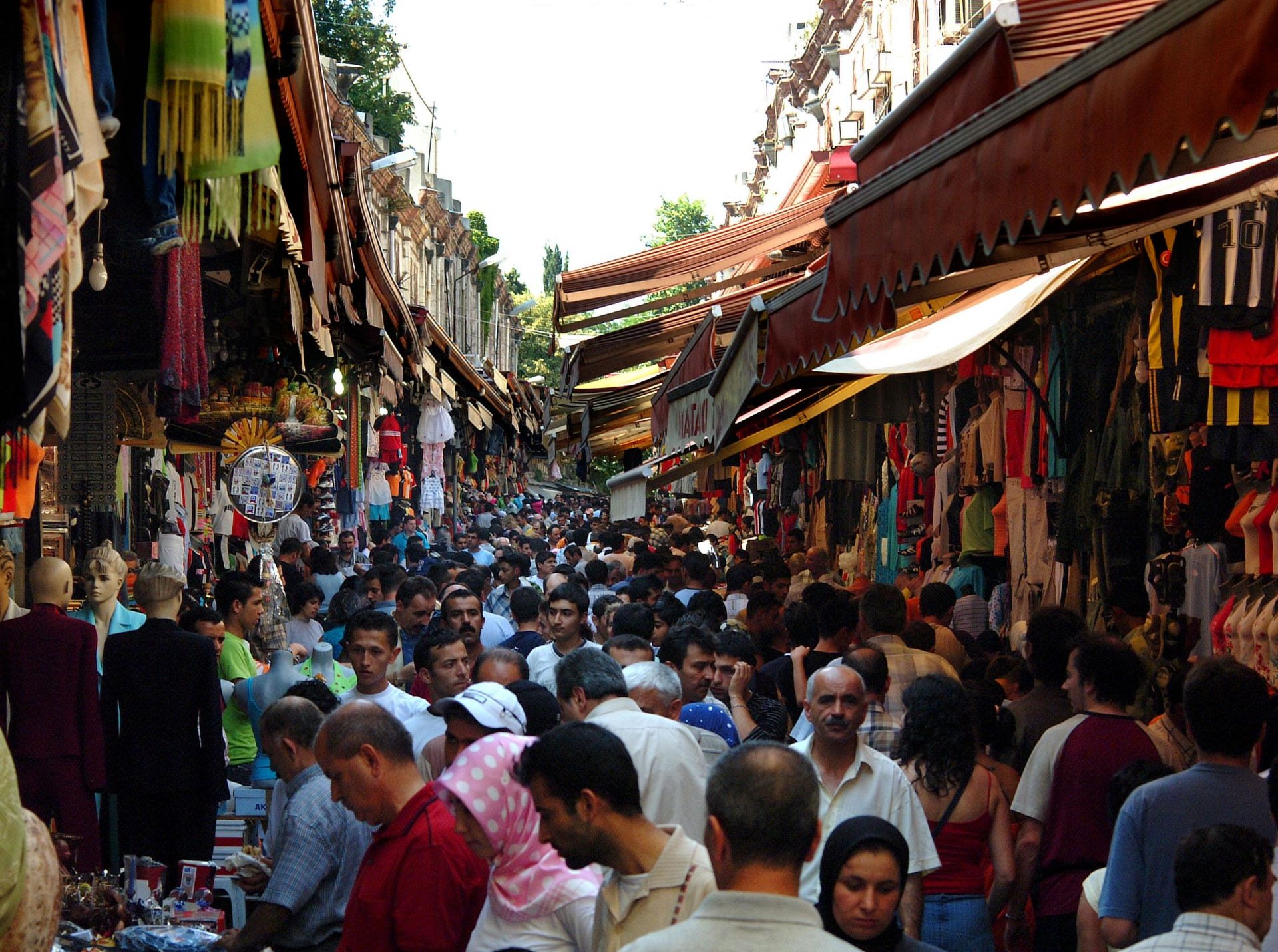 Историческият пазарен комплекс - търговското сърце на Истанбул, затвори на 23 март