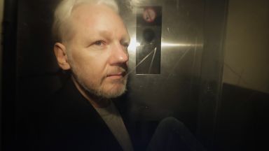 Адвокати на основателя на Уикилийкс Джулиан Асандж поискаха разрешение да
