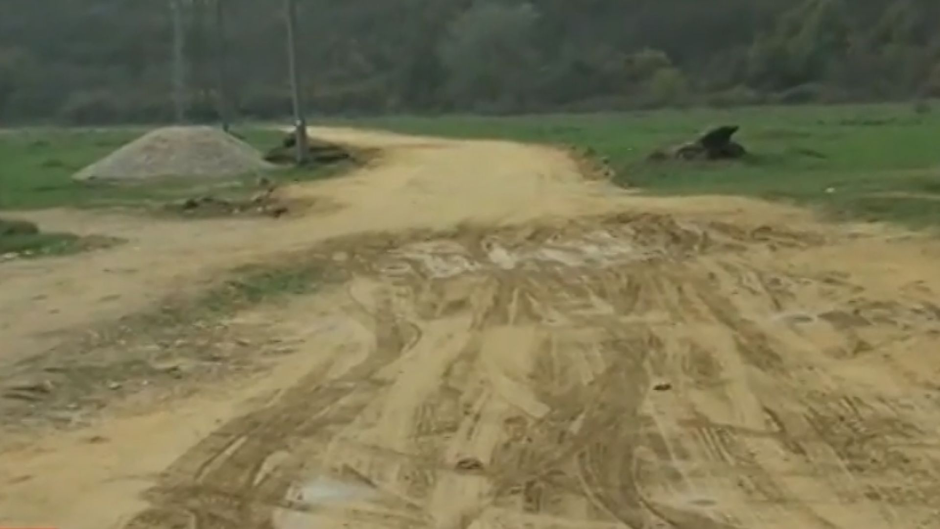 Спор за път край Рупите Прокуратурата спря строежа на пътя