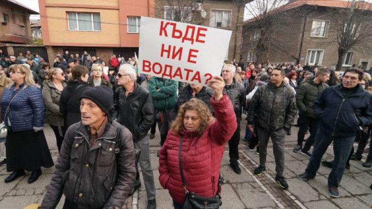 Кметът на Перник иска по-лек режим на водата за празниците 