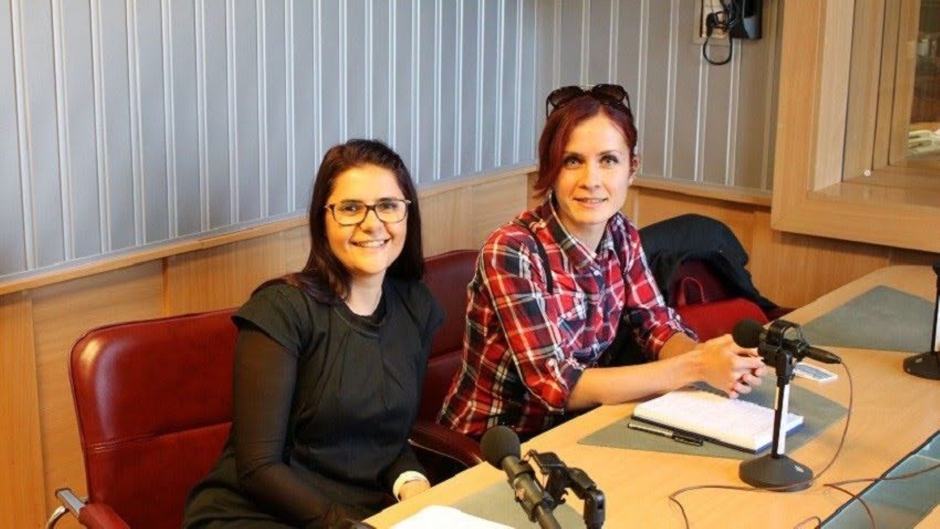 Моника Златанова (вляво) и Маргарита Габровска от Фондация "Нашите недоносени деца"