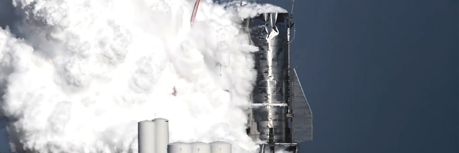 "Марсианският кораб" на SpaceX се взриви при тестове