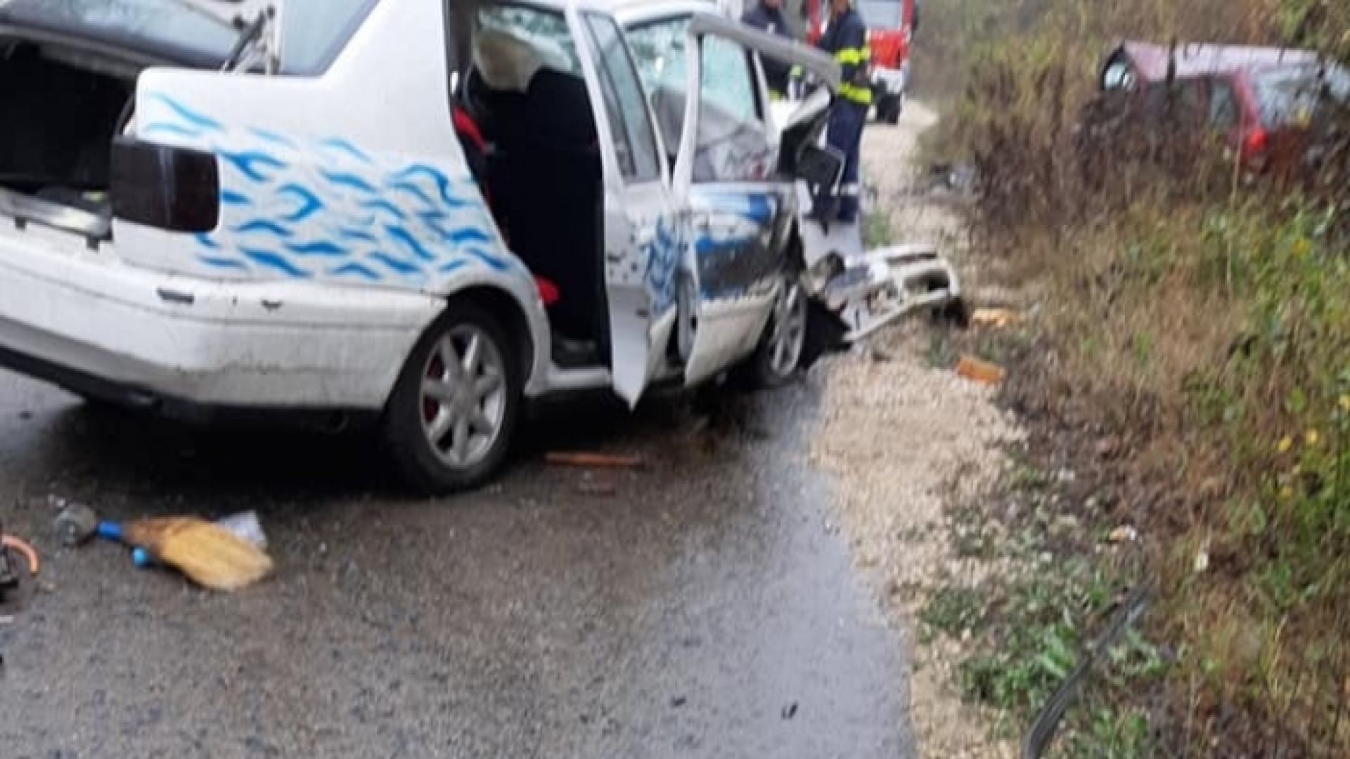 Водачите на двата автомобила, участвали в тежката катастрофа на пътя