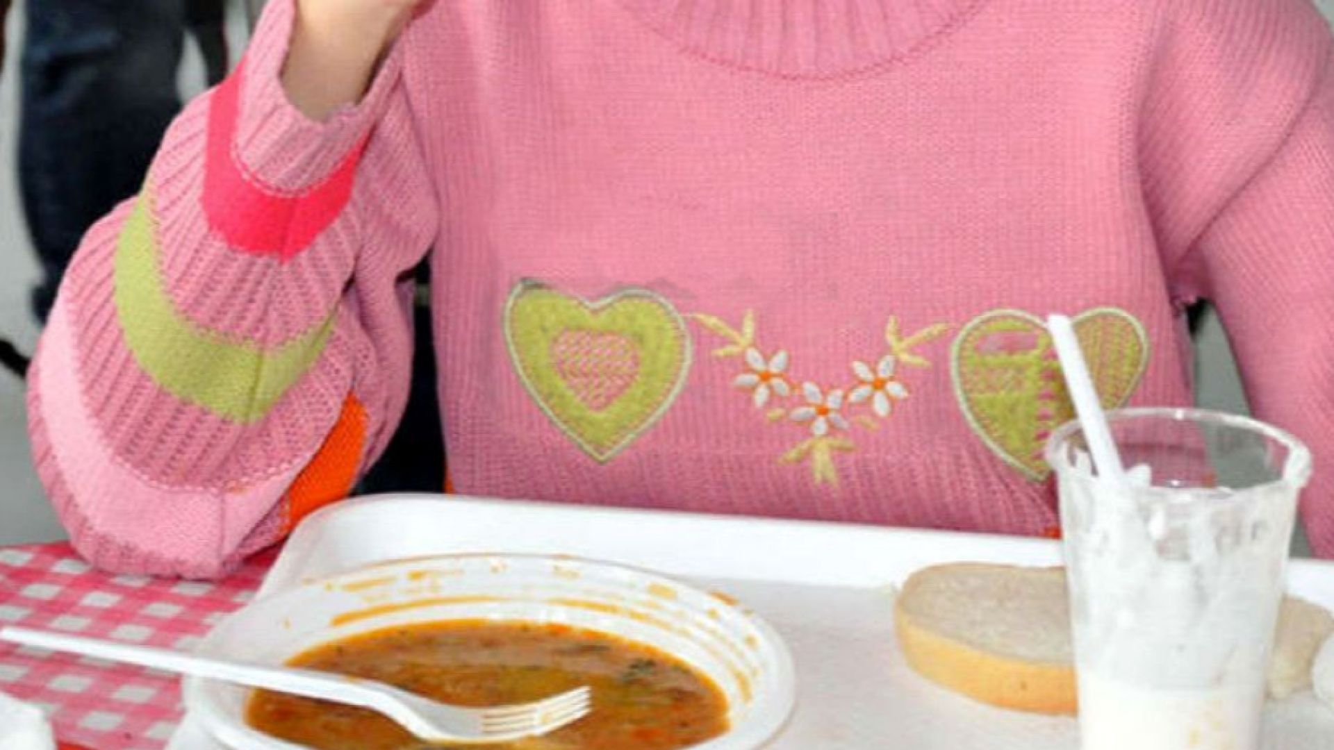 Агенцията по храните затвори столовата на училището в село Дражево