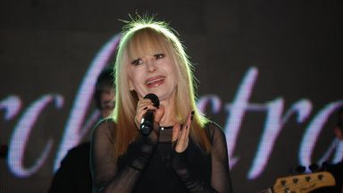 Примата на българската естрадна музика Лили Иванова поздрави във Фейсбук