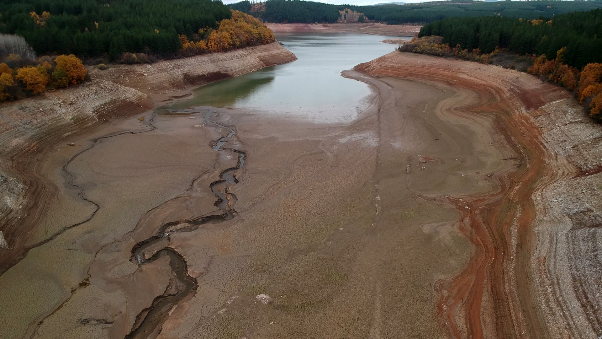 Хванаха в нарушение ВиК Перник Дружеството е изпомпвало 1 милион