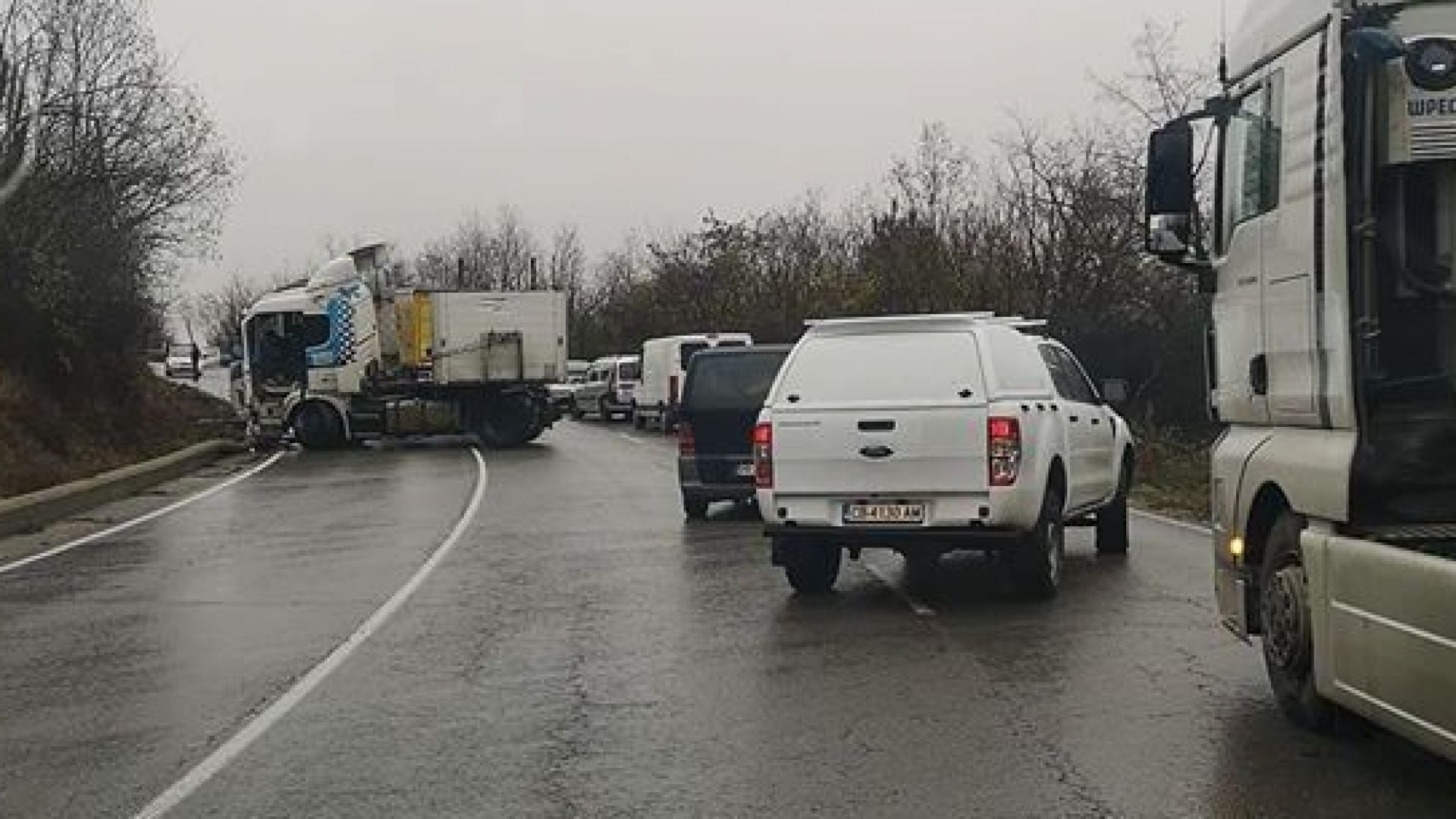 Катастрофа между два ТИР а затвори главния път Е 70 Русе Разград съобщиха