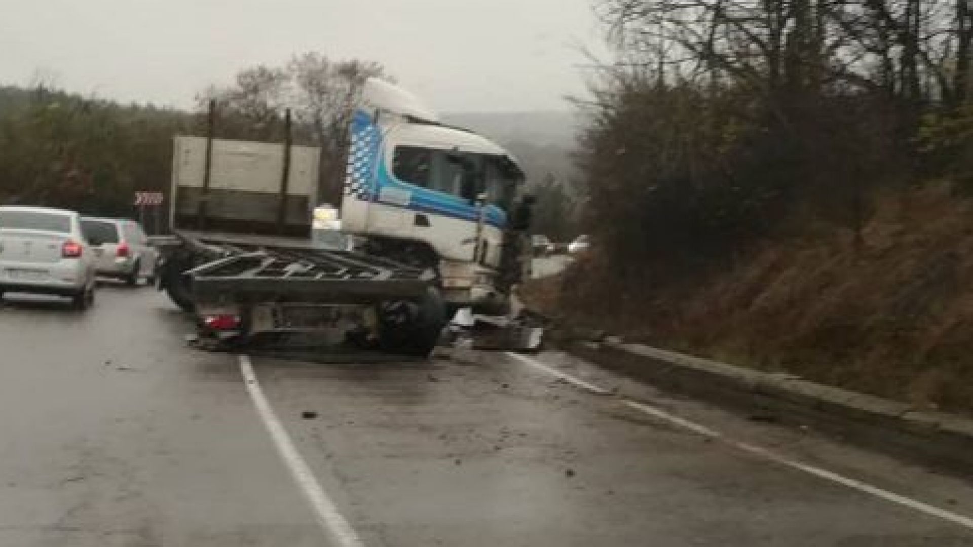 Катастрофа между два ТИР а затвори главния път Е 70 Русе Разград съобщиха