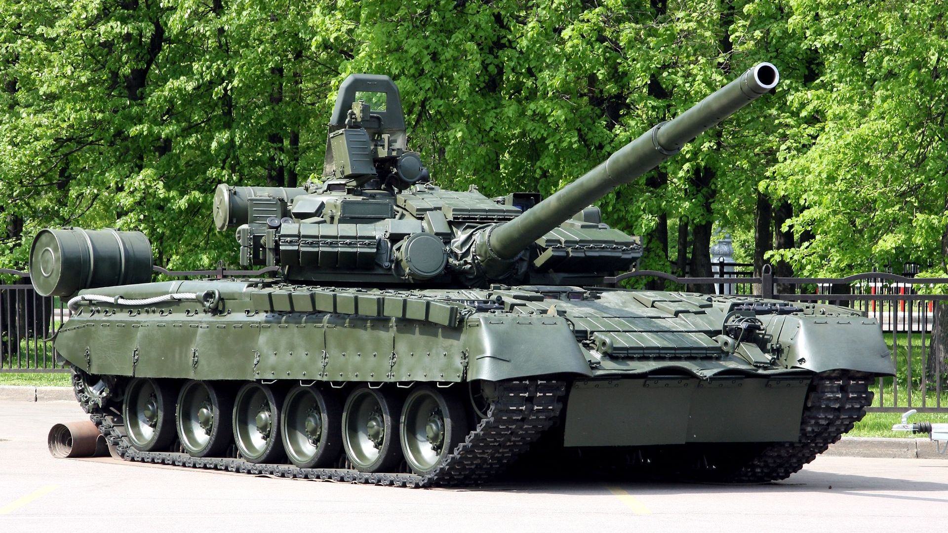 Украйна показа дрифт с Т-80 (видео)