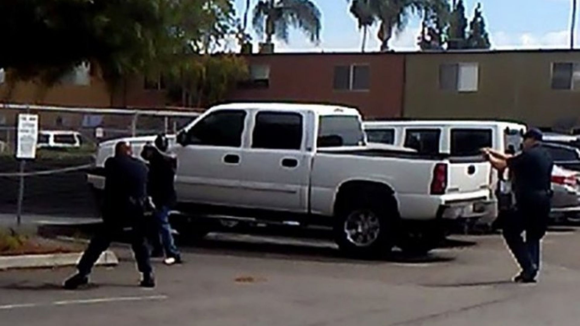 Военен моряк уби двама души и рани един при стрелба