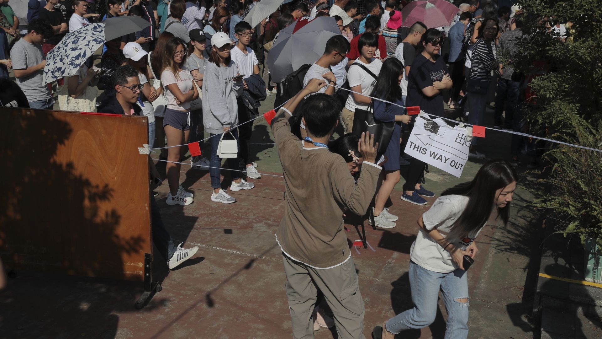 Рекордно висока активност  на изборите в Хонконг на фона на протести