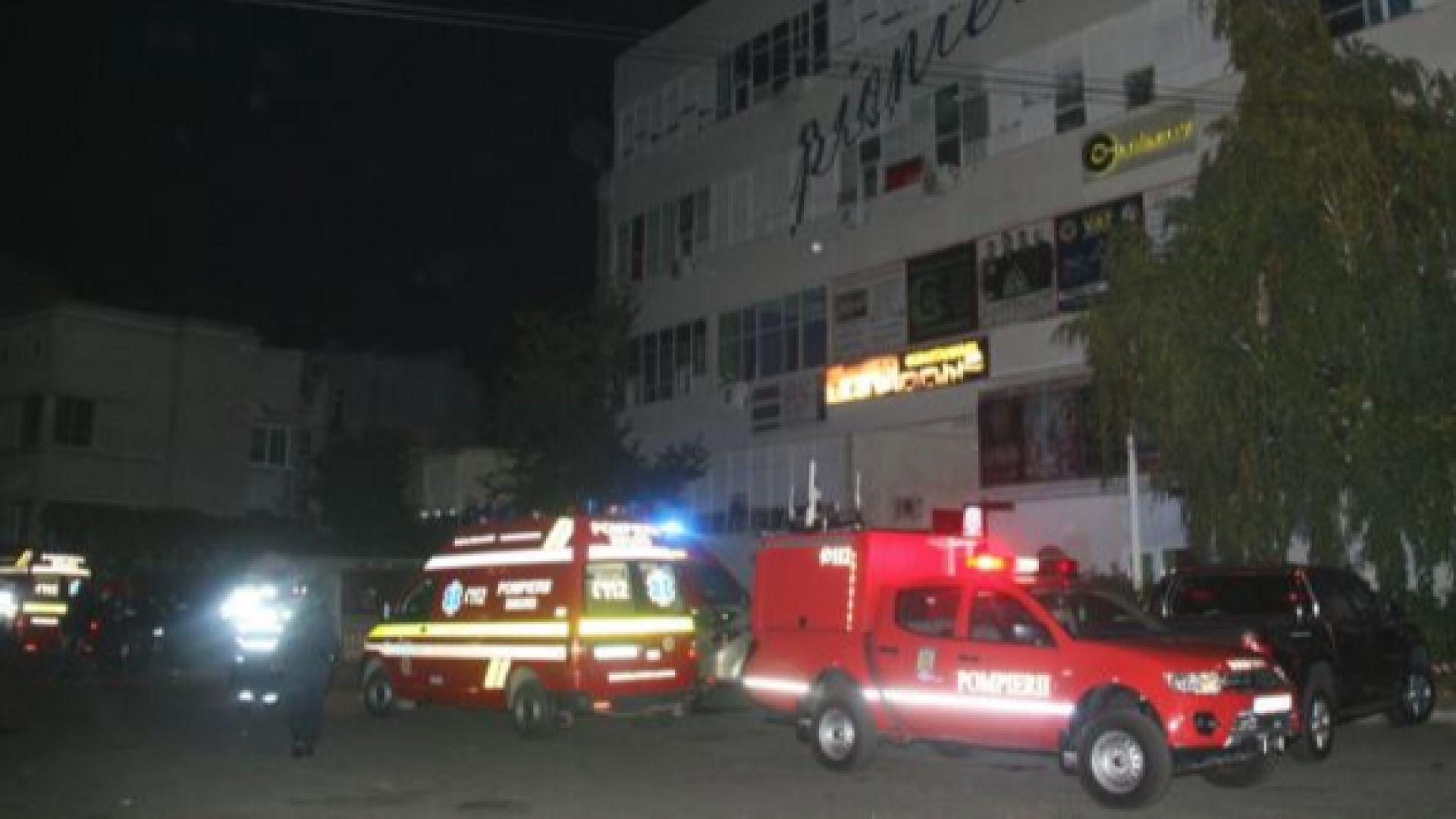 Шестима души са леко пострадали при пожар в мол Сън