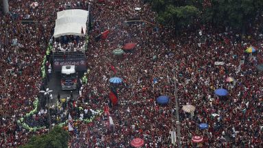 Карнавал в Рио и сблъсъци с 23-ма ранени след дубъла на Фламенго (снимки)