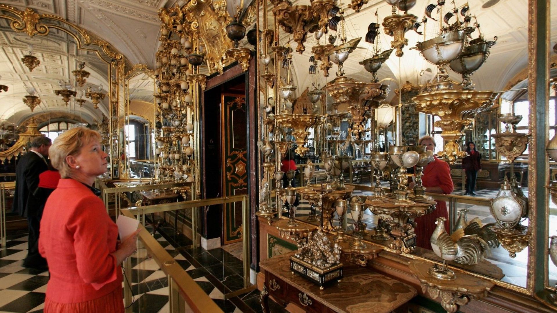 Скъпоценности с предполагаема стойност един милиард евро са били откраднати