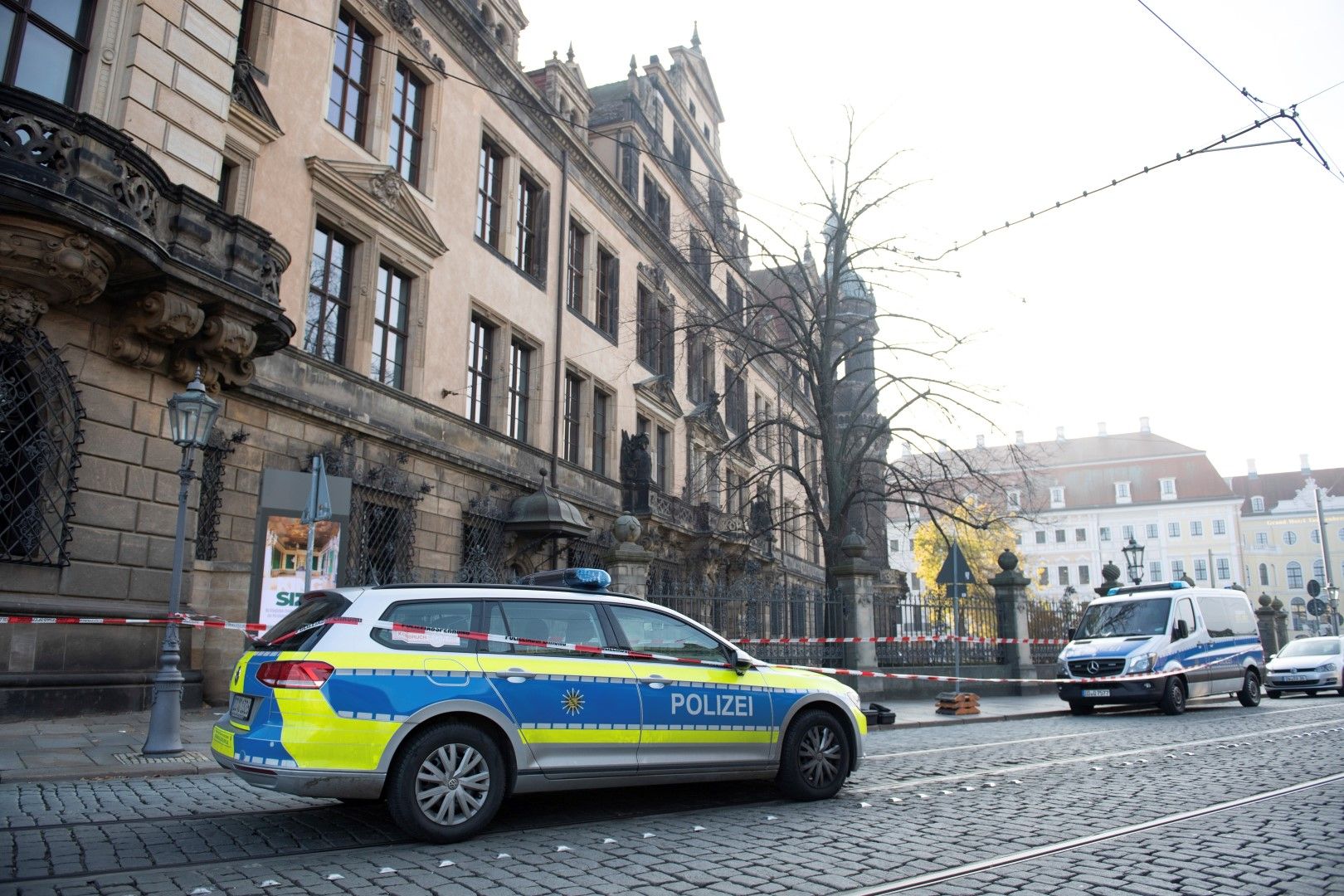 Полицията е отцепила района на музея