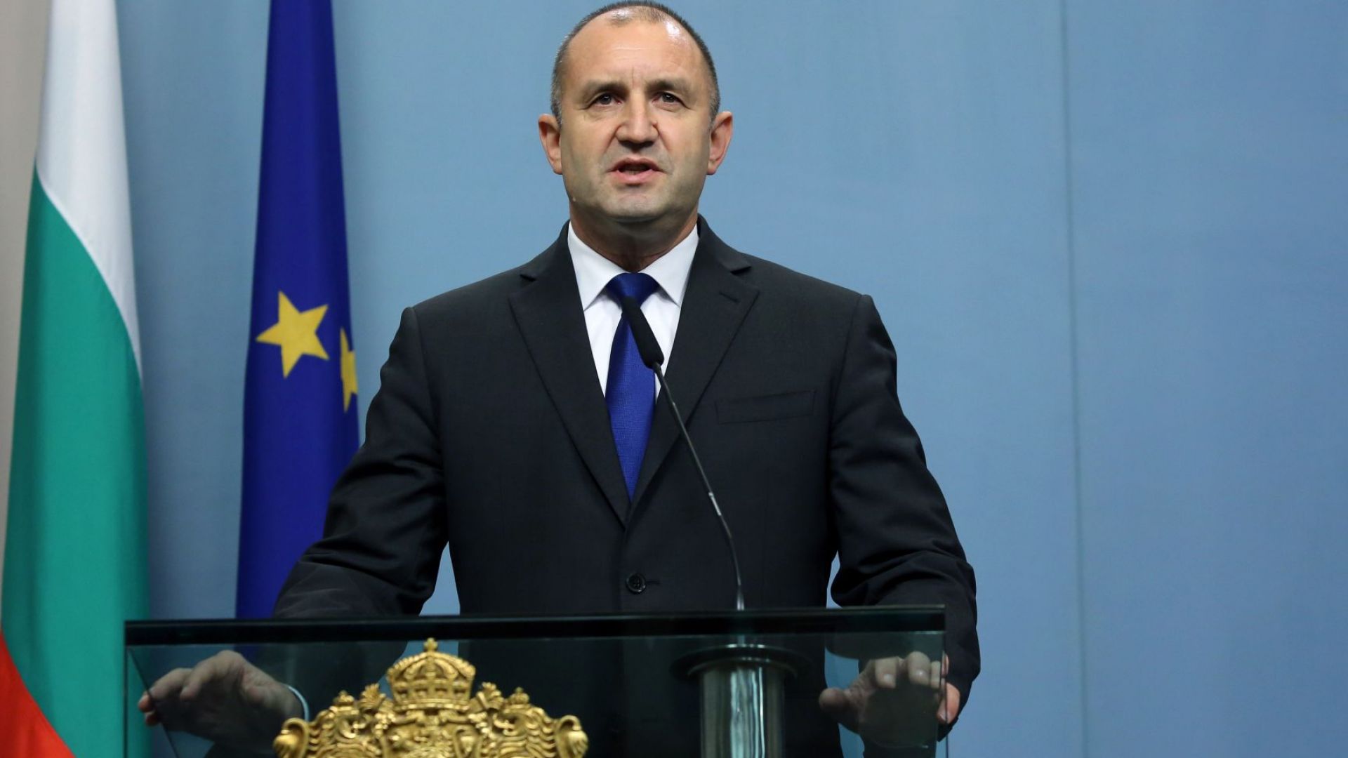 Държавният глава Румен Радев издаде указ за освобождаването на Сотир