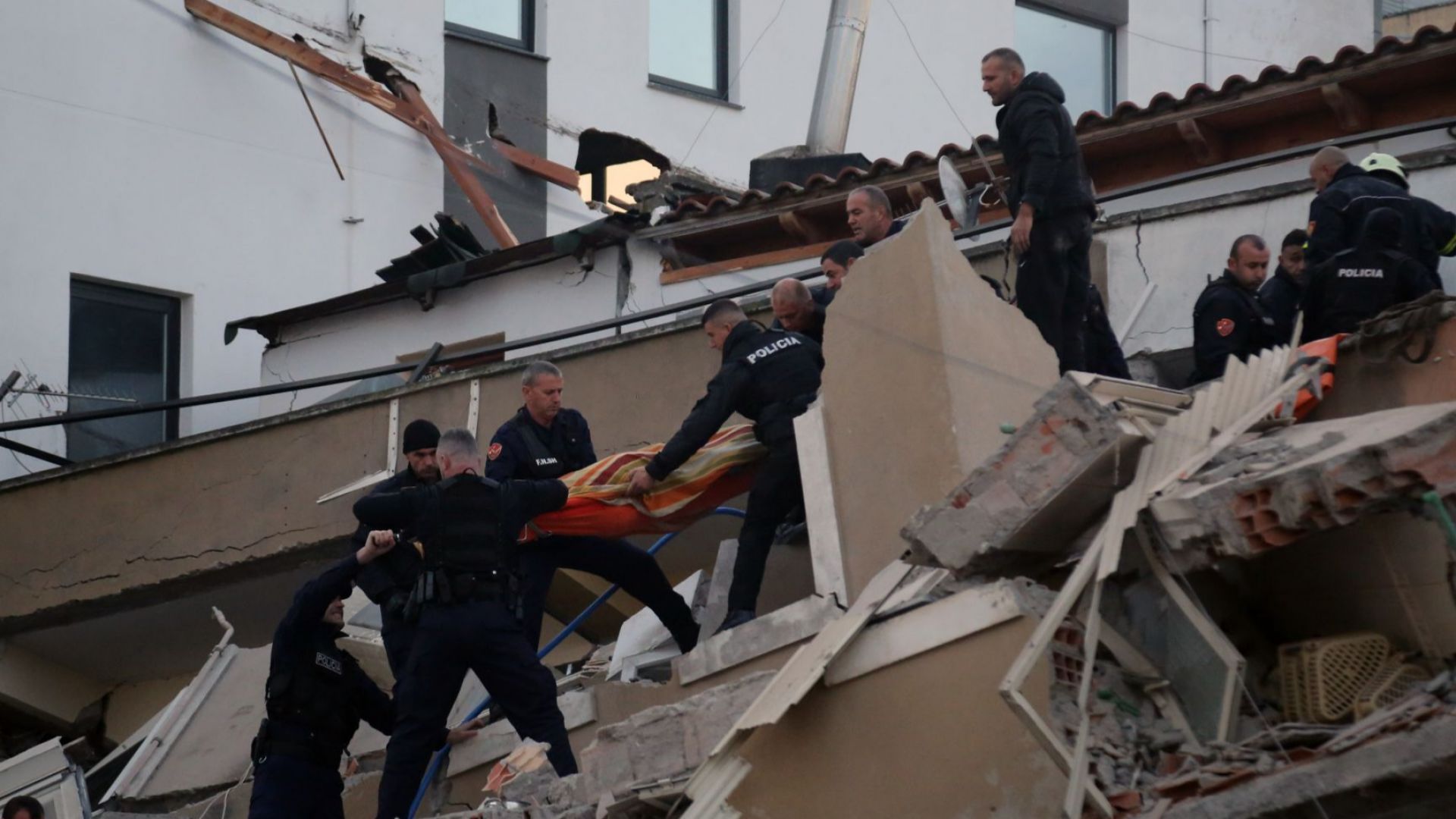 Властите в Албания обявиха че започват набиране на средства в