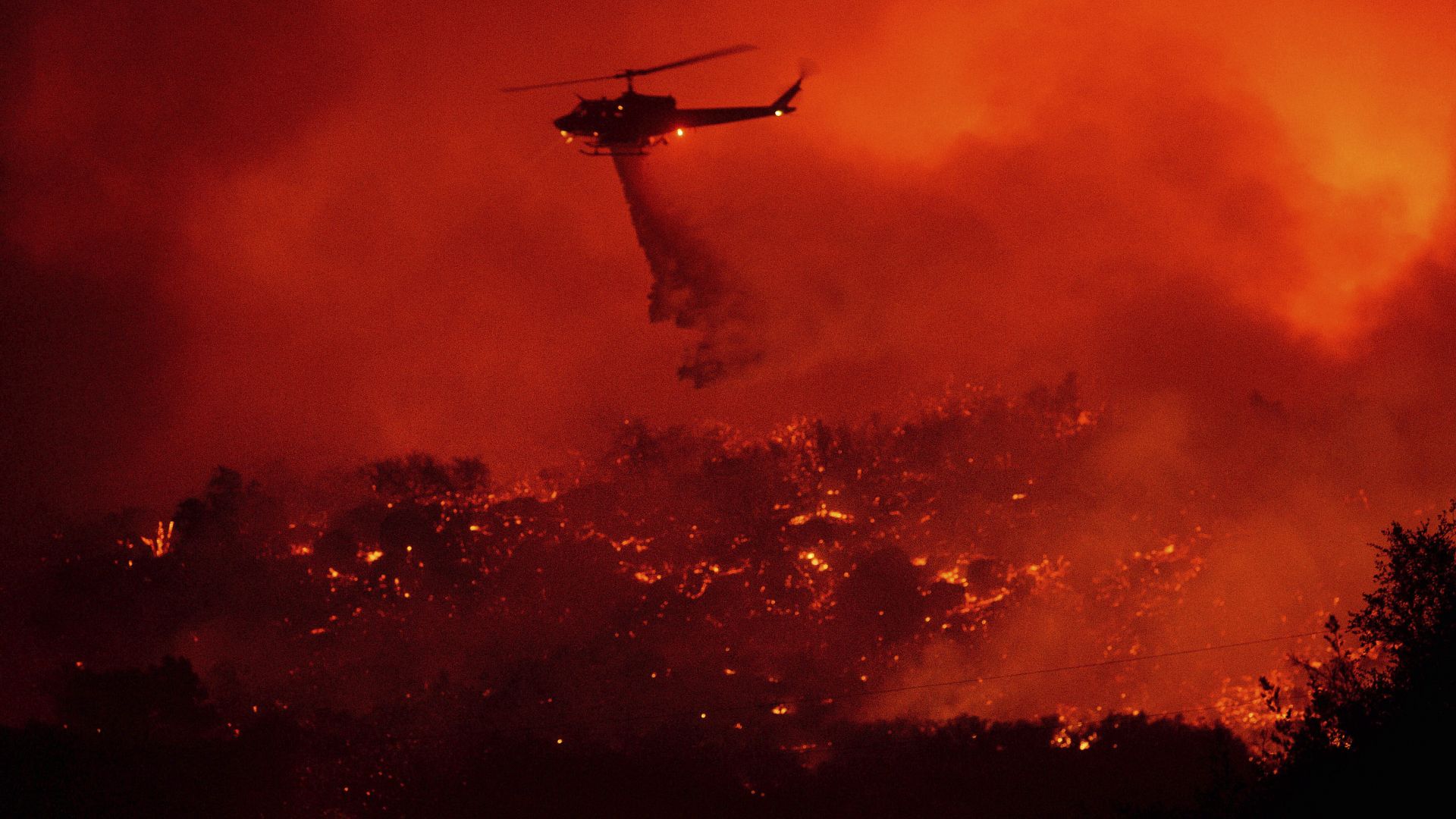"Пещерен огън" избухна над Санта Барбара (видео и снимки)