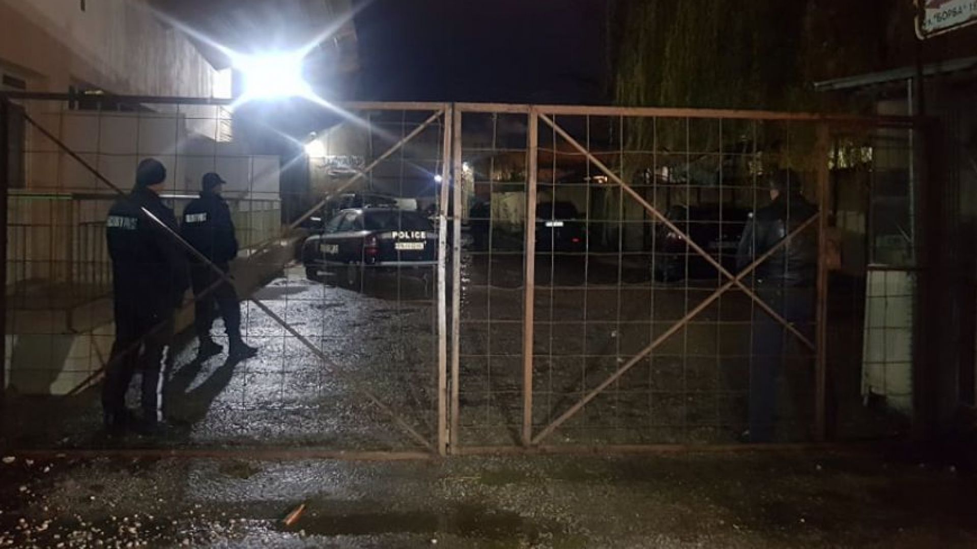 Баща и син са били застреляни в складова база на