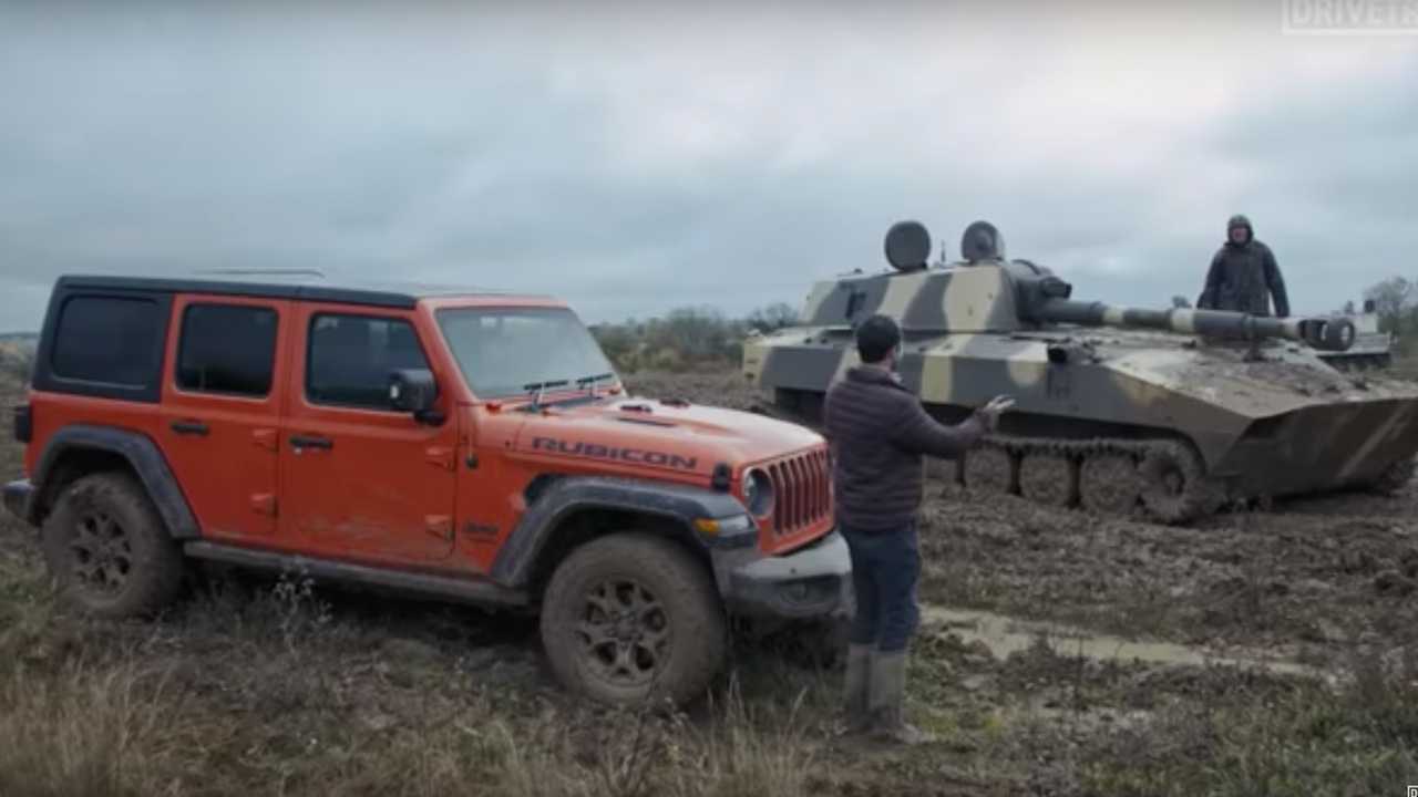 Кой е по-добър офроудър - танк или Jeep Wrangler?