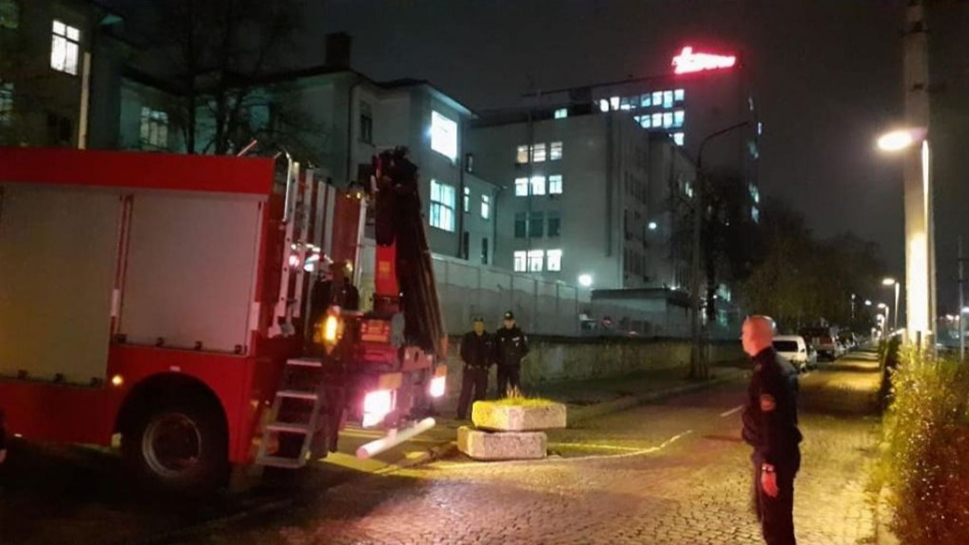 Голям пожар гори на територията на УМБАЛСМ Пирогов По първоначални