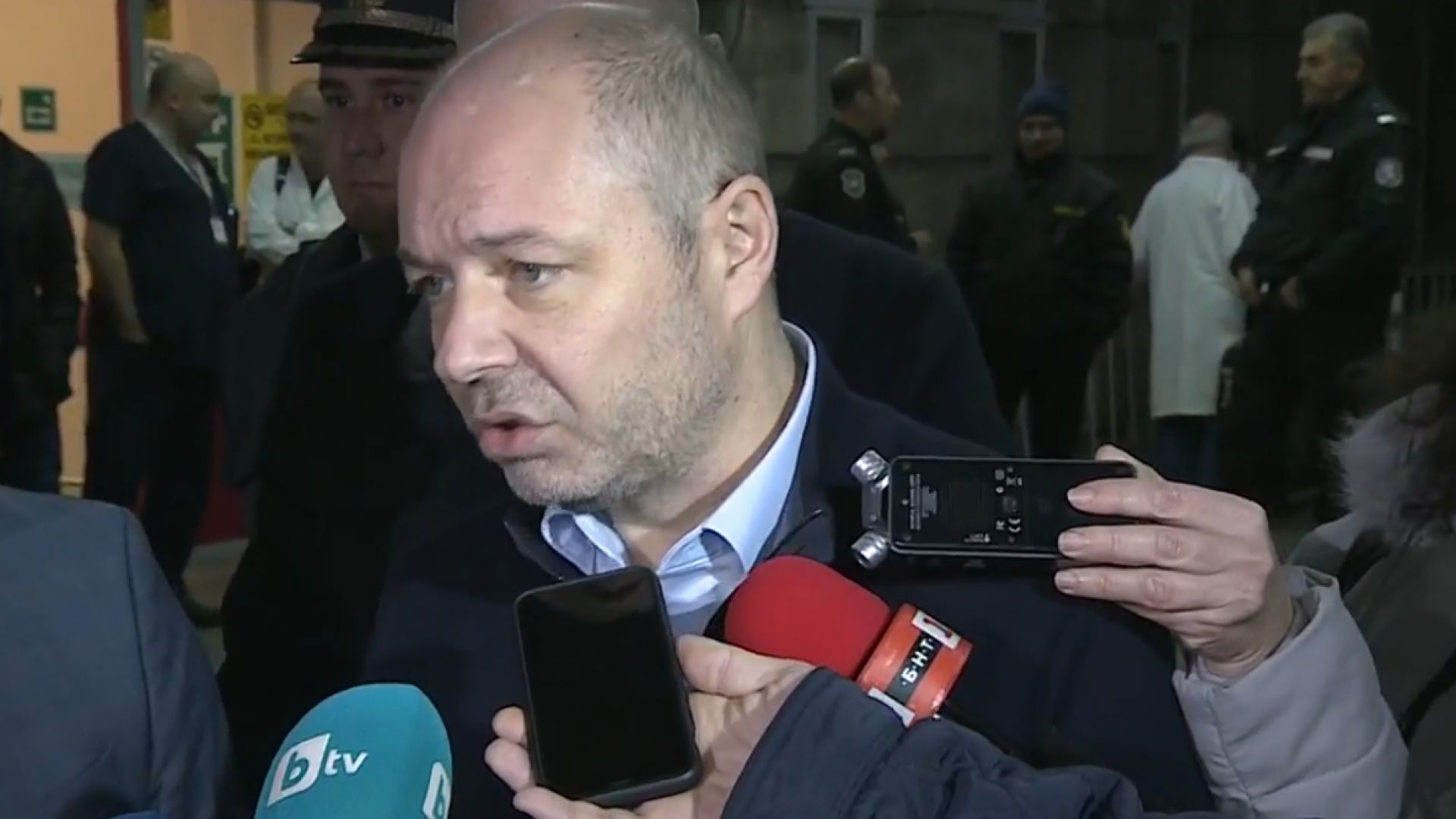 Двама тежко болни мъже на 55 и 68 години