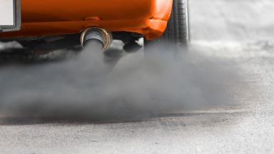  Увеличават налозите на старите коли за по-чист въздух в София 
