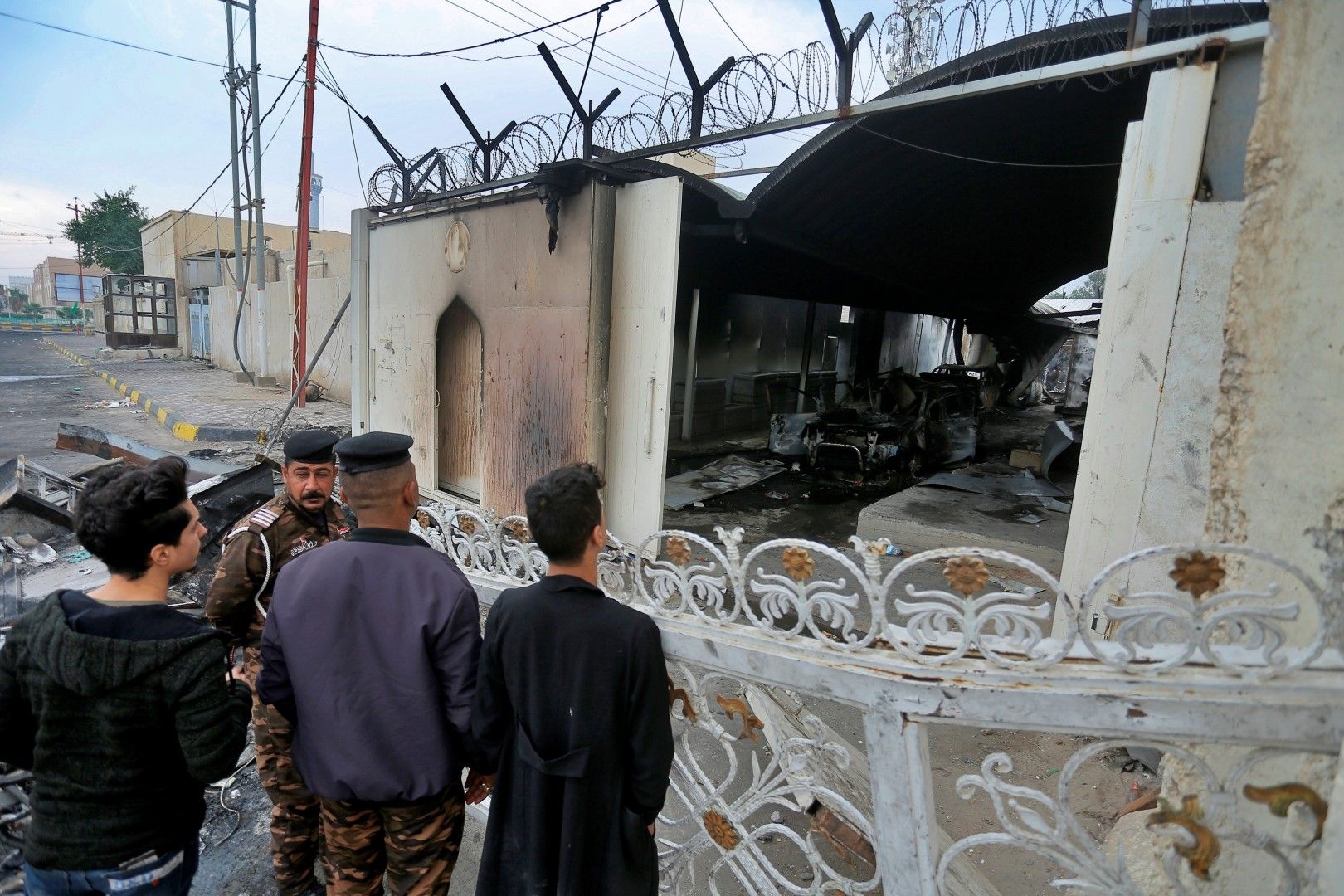 Изгорялото иранско консулство в Наджаф