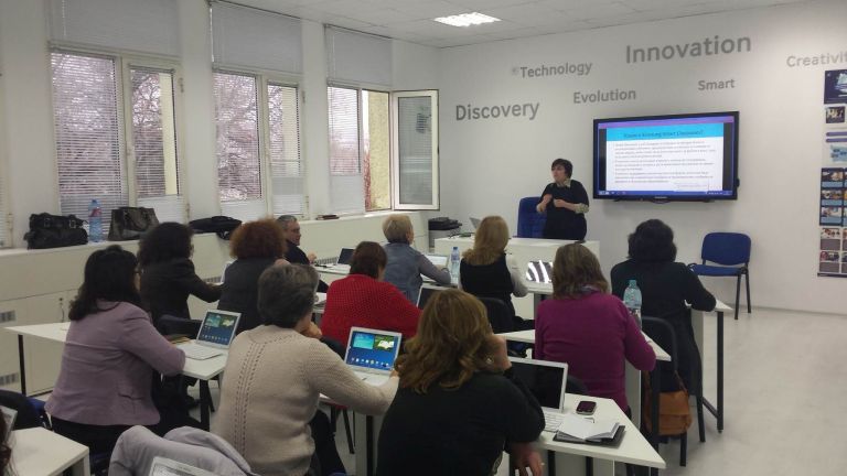 34% от учителите и 24% от непедагогическия персонал са напълно