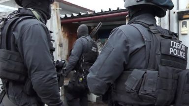 Специализирана операция на ГДБОП и прокуратурата блокира Горна Оряховица тази