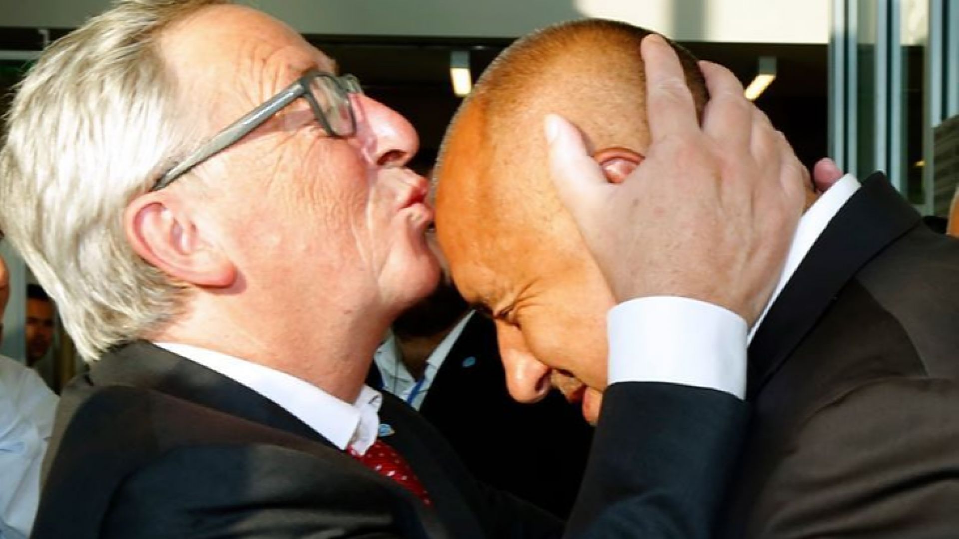 В последния ден от мандата си шефът на ЕК Жан Клод