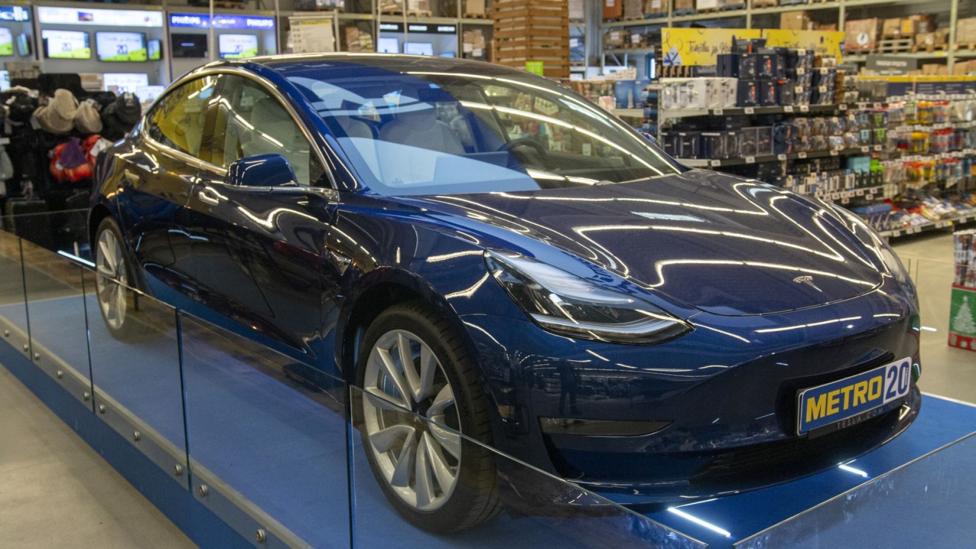 Разберете как да спечелите новата Tesla Model 3 в МЕТРО
