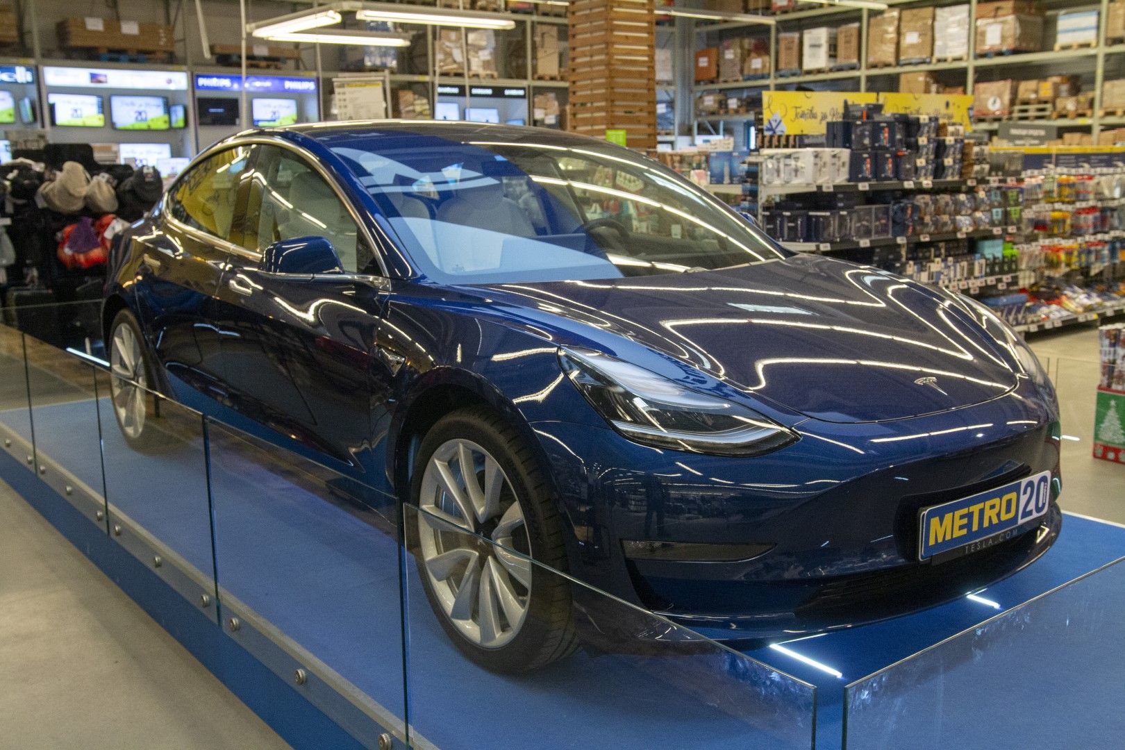 Tesla Model 3 в МЕТРО