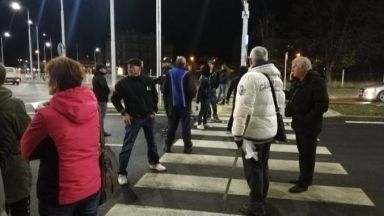 Перничани на бунт заради водния режим: блокираха новото кръгово кръстовище