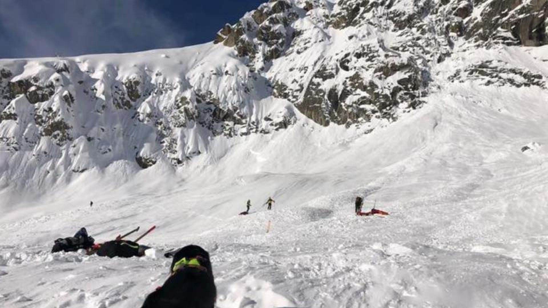Двама души загинаха при лавина от италианската страна на най-високия