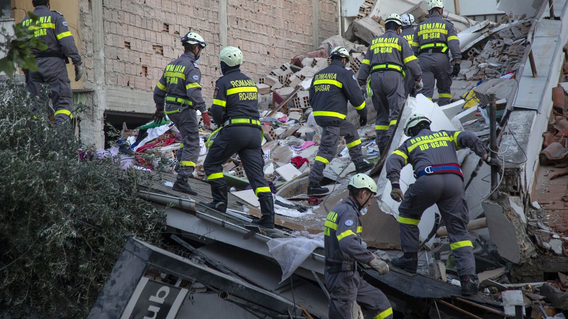 Броят на жертвите от земетресението с магнитуд 6 4 разтърсило Албания