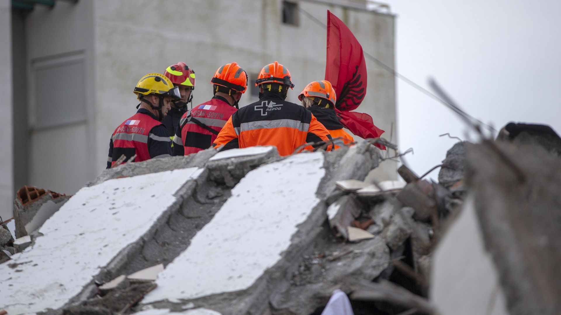 Албанската прокуратура е издала заповеди за арест на 40 души