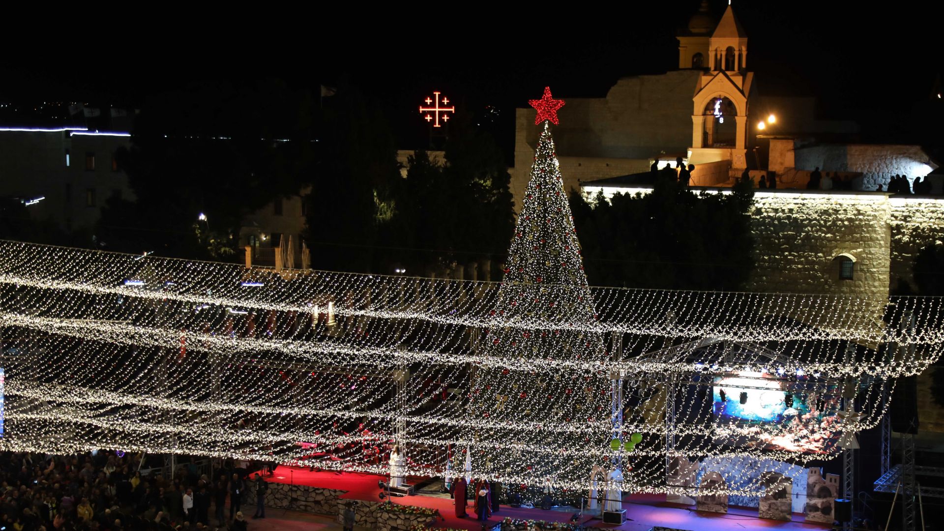 Във Витлеем бяха запалени светлините на Коледното дърво с което