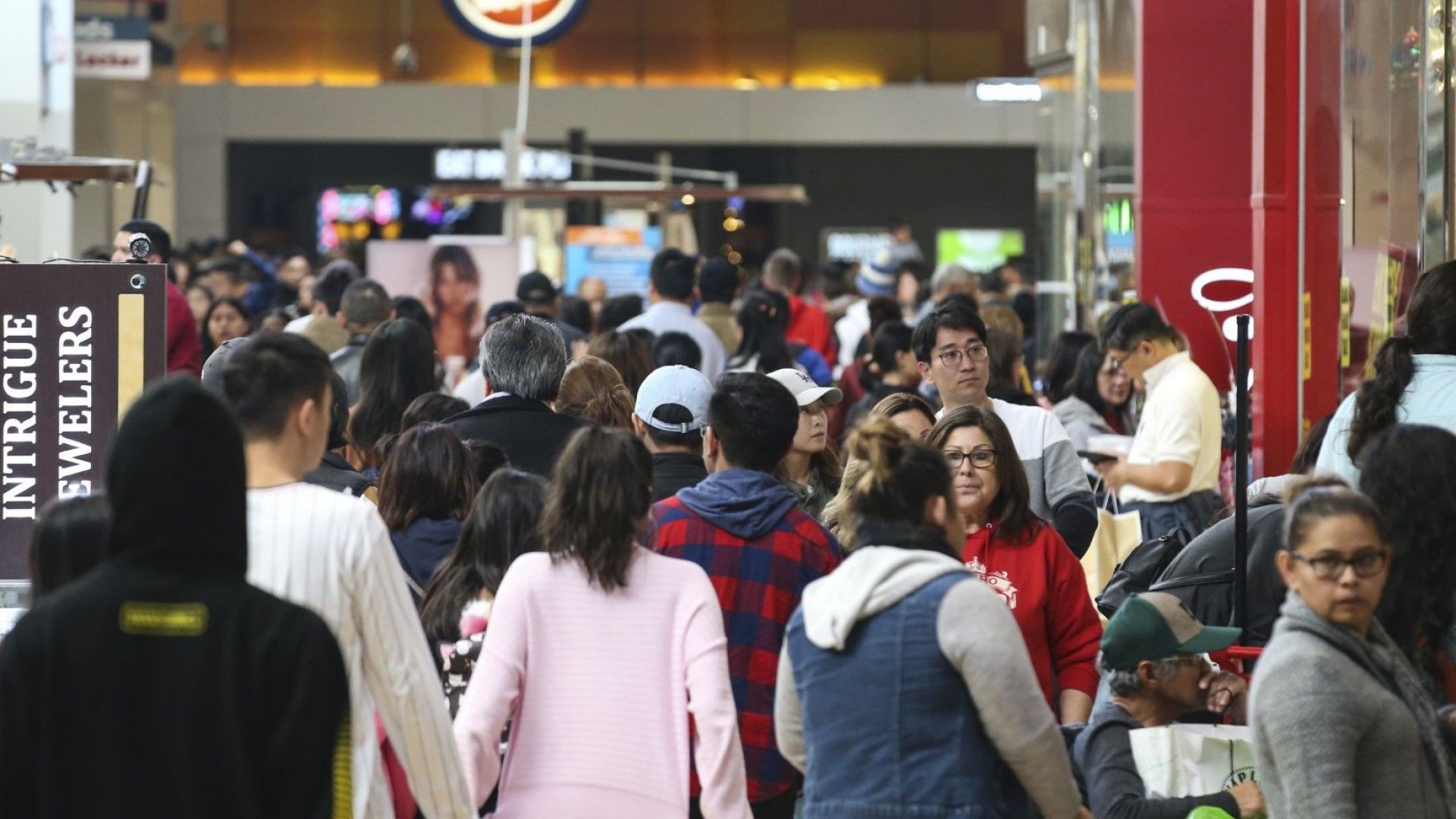 Папа Франциск нарече вчера консуматорското общество вирус който атакува вярата