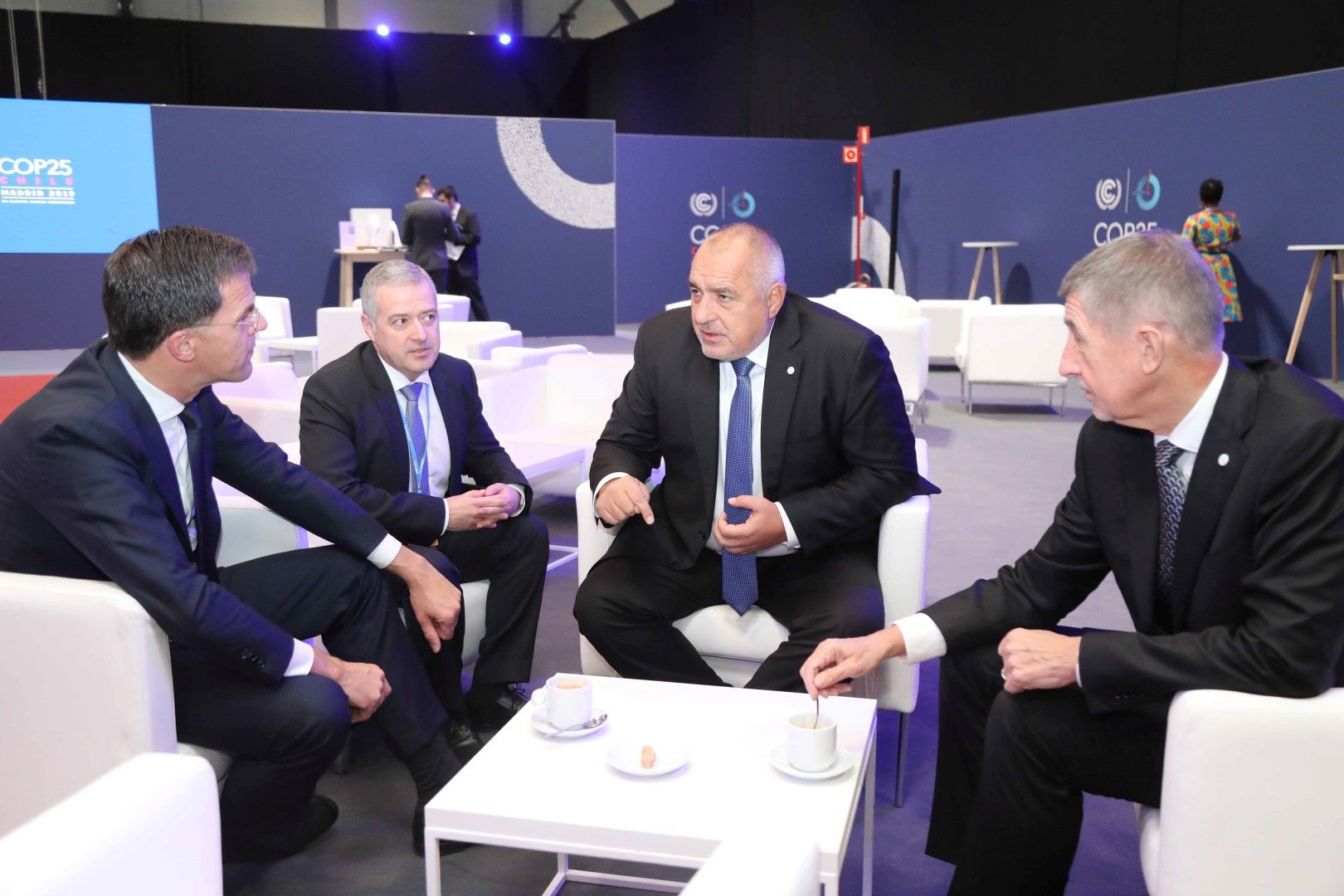 Конференцията за климата в Мадрид, 2 декември 2019 г. Бойко Борисов разговаря с Марк Рюте. Вдясно от тях е чешкият премиер Андрей Бабиш
