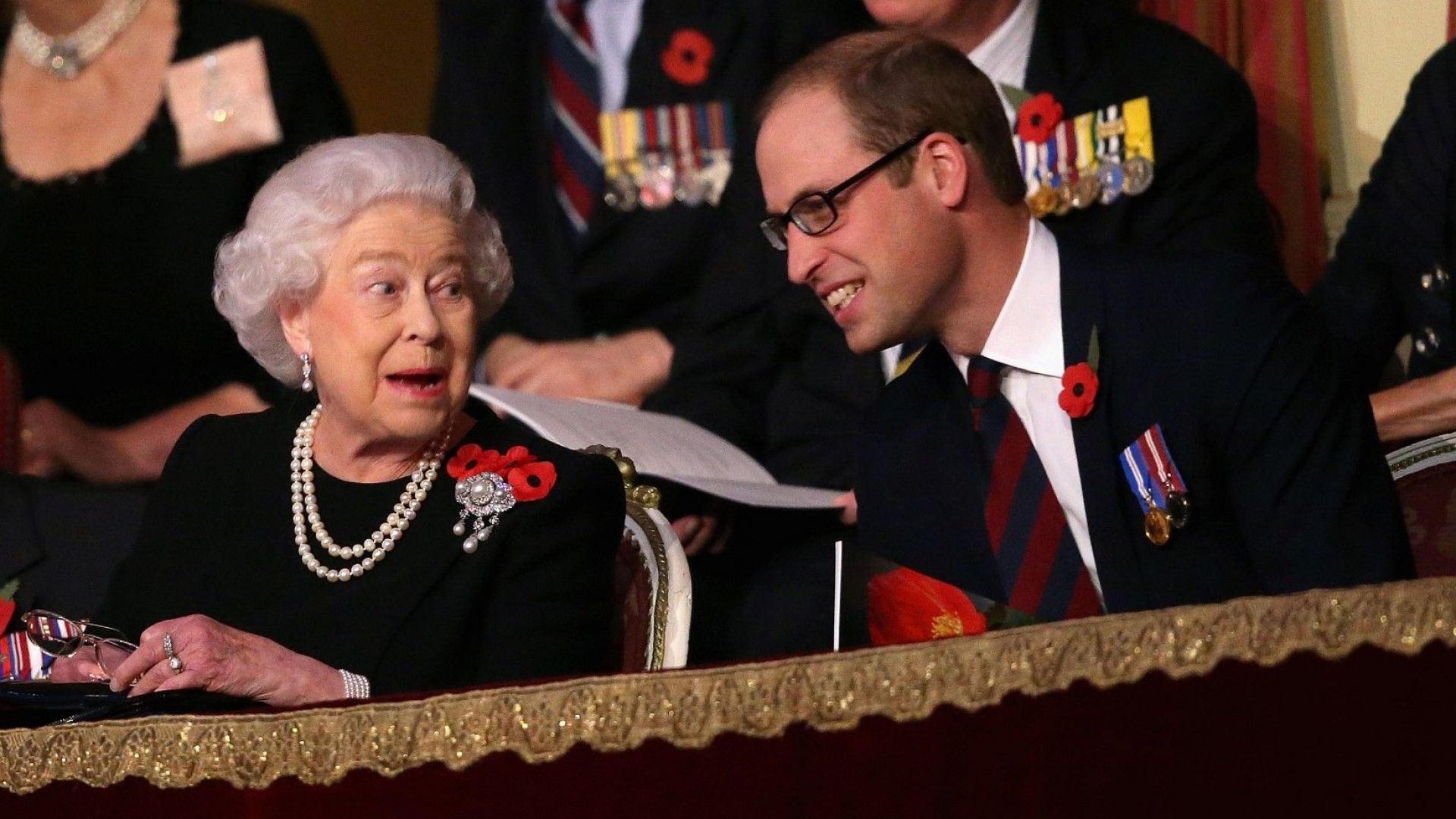 Принц Уилям похвали Елизабет II, че се е откроила в един мъжки свят