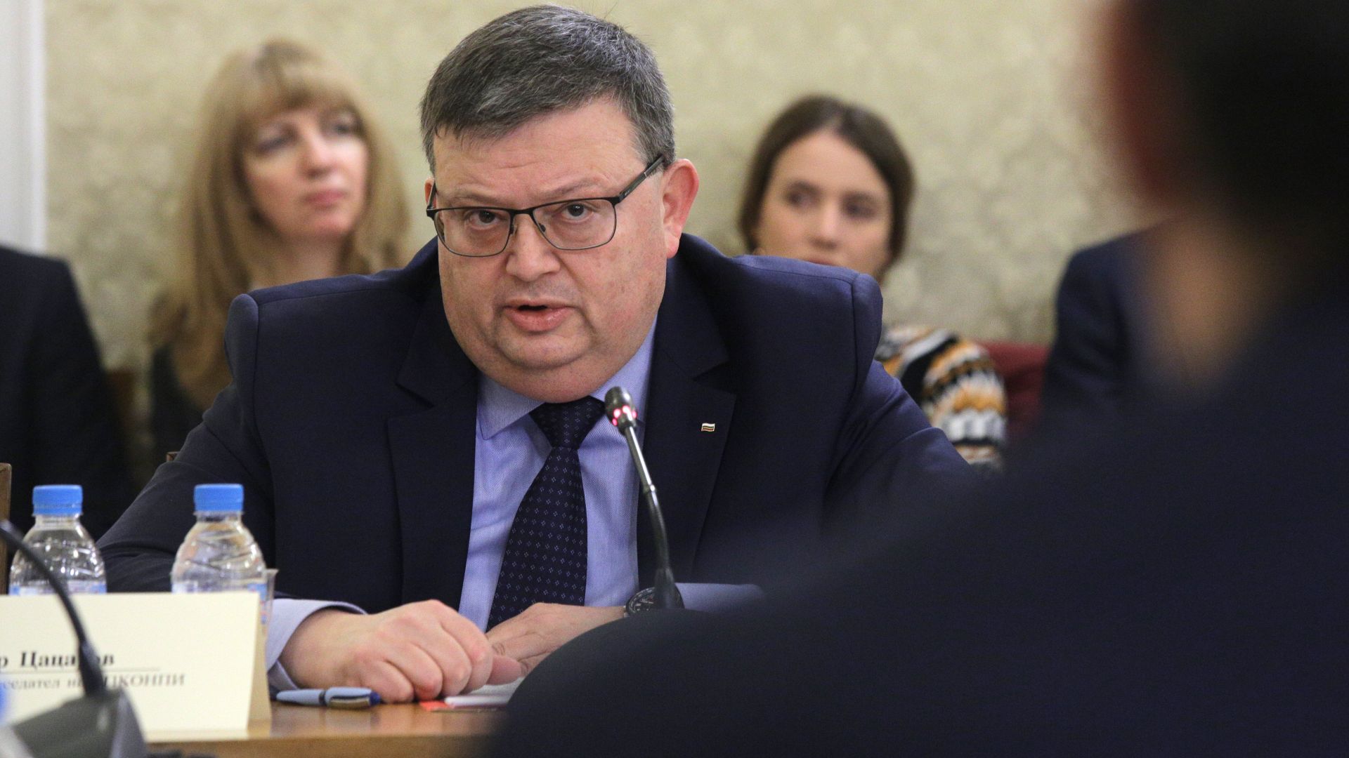 Депутати изслушаха Цацаров: От 482 служители на КПКОНПИ само 7% работят пряко срещу корупцията