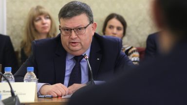  Депутати изслушаха Цацаров: От 482 чиновници на КПКОНПИ единствено 7% работят директно против корупцията 