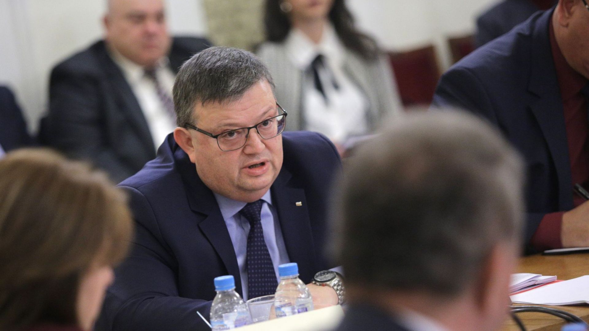 Да отпаднат част от хората на публични длъжности които декларират