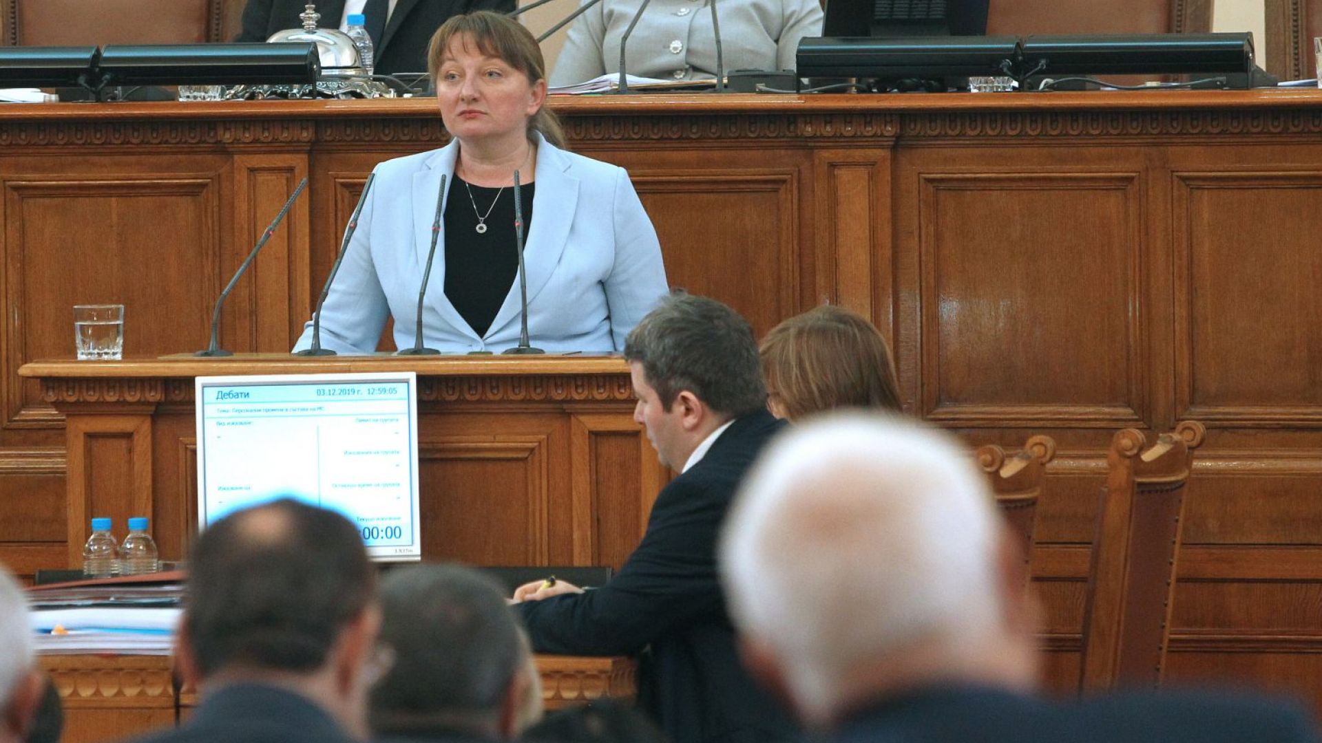 Народното събрание гласува оставката на Бисер Петков като министър на