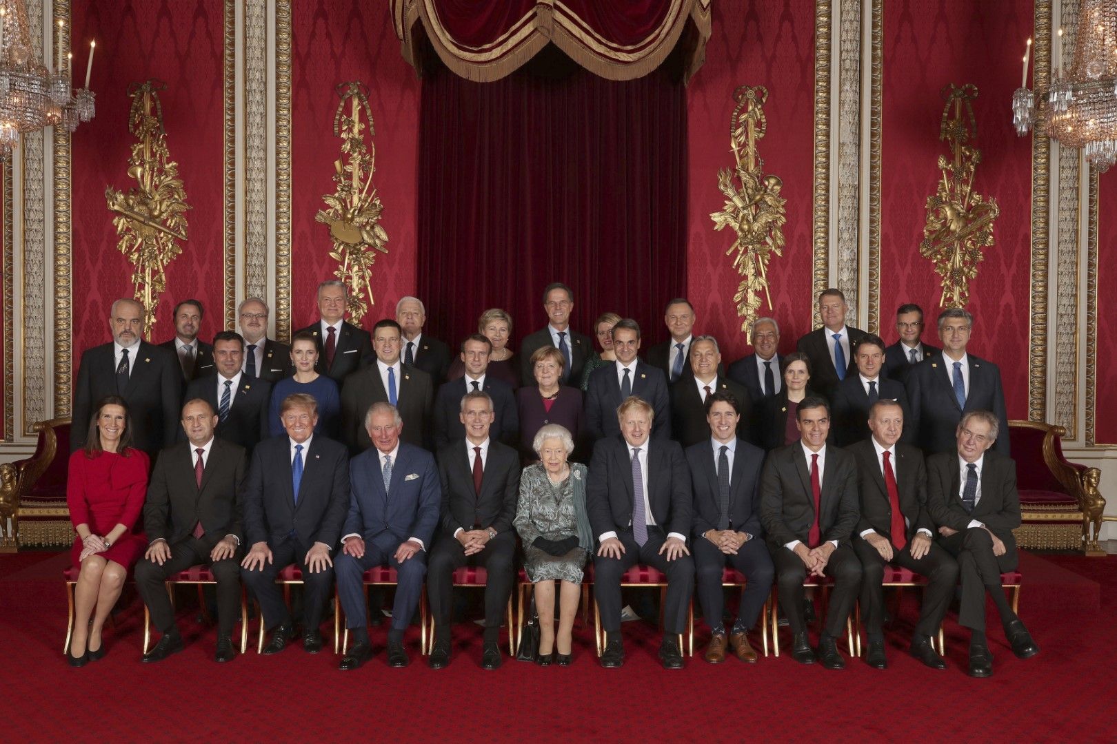 Лидерите на страните от НАТО се събраха на юбилейна среща в Лондон по случай 70-годишнината на алианса. Те бяха приети от кралица Елизабет II