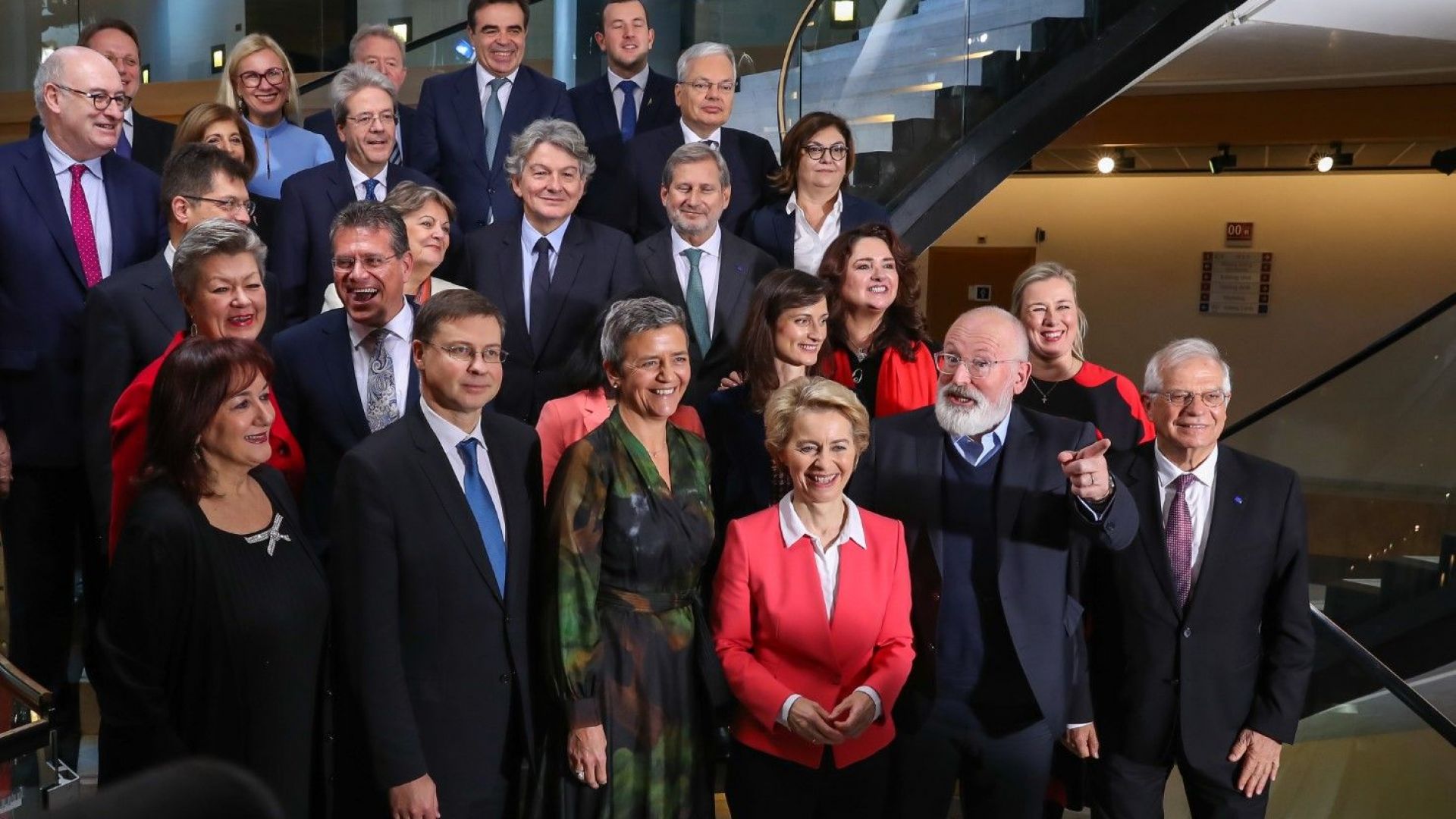 Две българки се открояват сред служителите на новата Европейска комисия