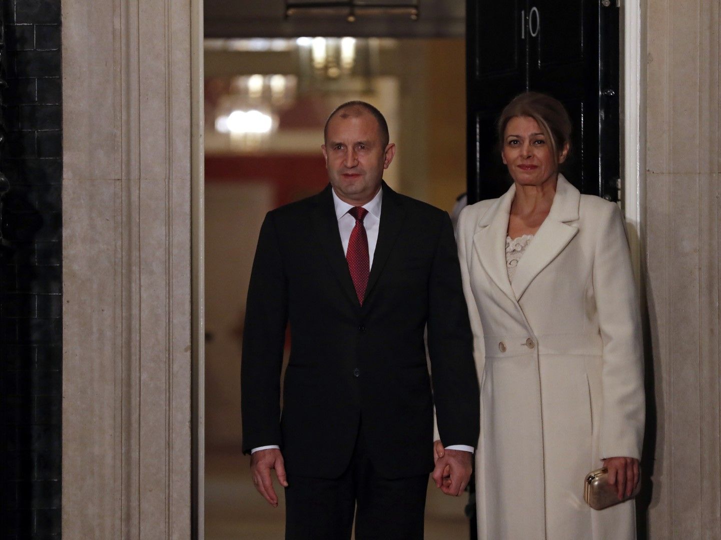Румен Радев и съпругата му Десислава Радева пристигат на Даунинг стрийт 10 за приема, който даде британския премиер Борис Джонсън в чест на лидерите на страните. членки на НАТО