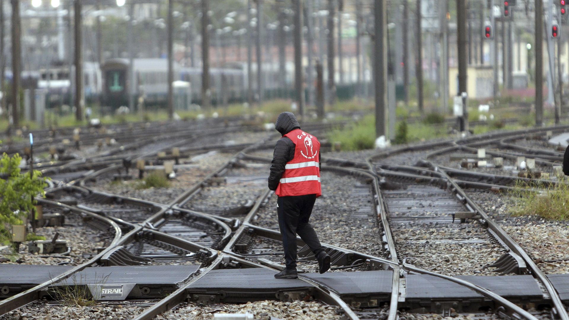 Френските синдикати в редица сфери на транспорта и услугите обявиха