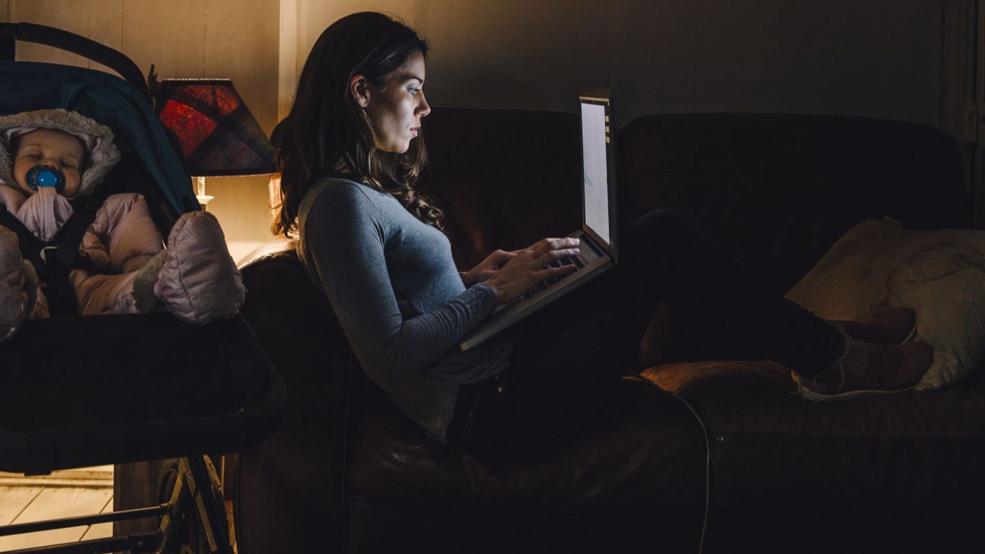 Паричното обезщетение за отглеждане на дете до 2 годишна възраст и